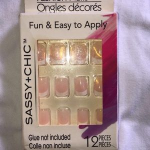 Sassy+chic French tip nails